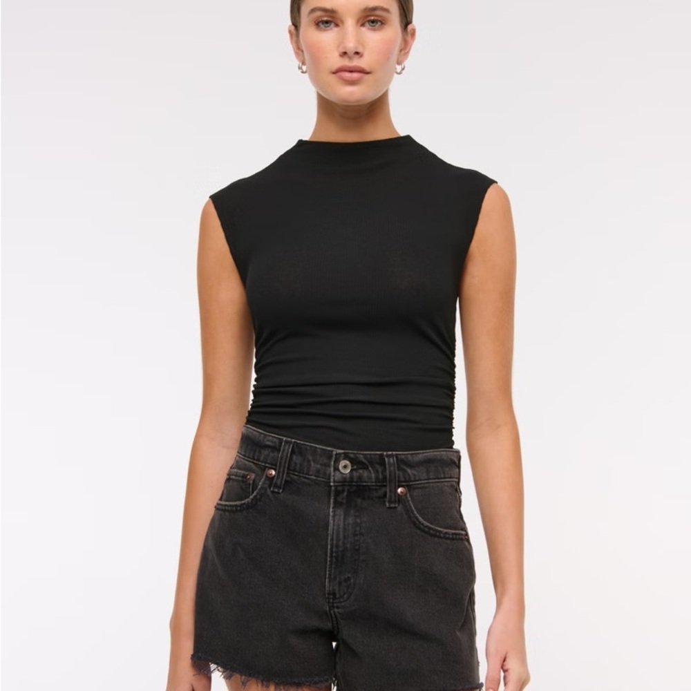 Abercrombie 90’s relaxed cutoff shorts
